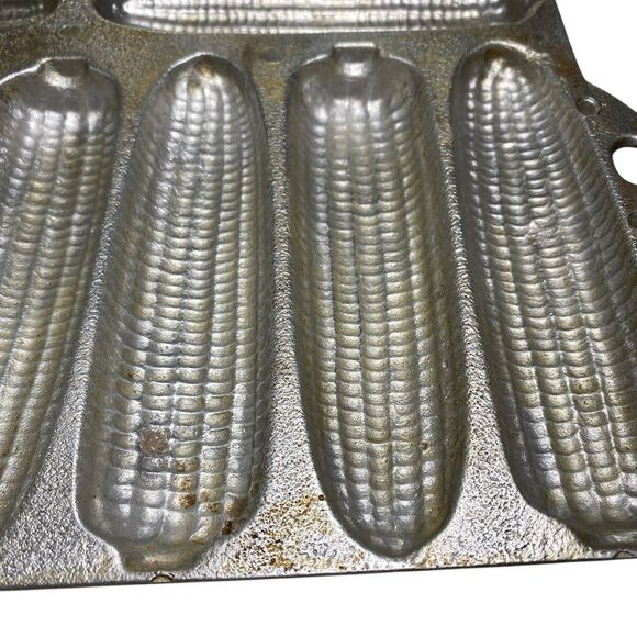 Vtg CAST ALUMINUM Cornbread Pan 9 Ear Corn Cob Stick Unmarked Muffin Pan Mold - Picture 4 of 5